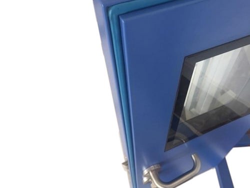 Gasket sealing pada pintu ruangan bersih